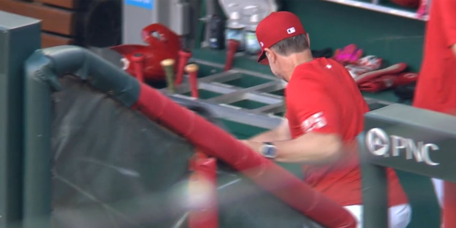 David Bell destroys chair after Jake Fraley HBP