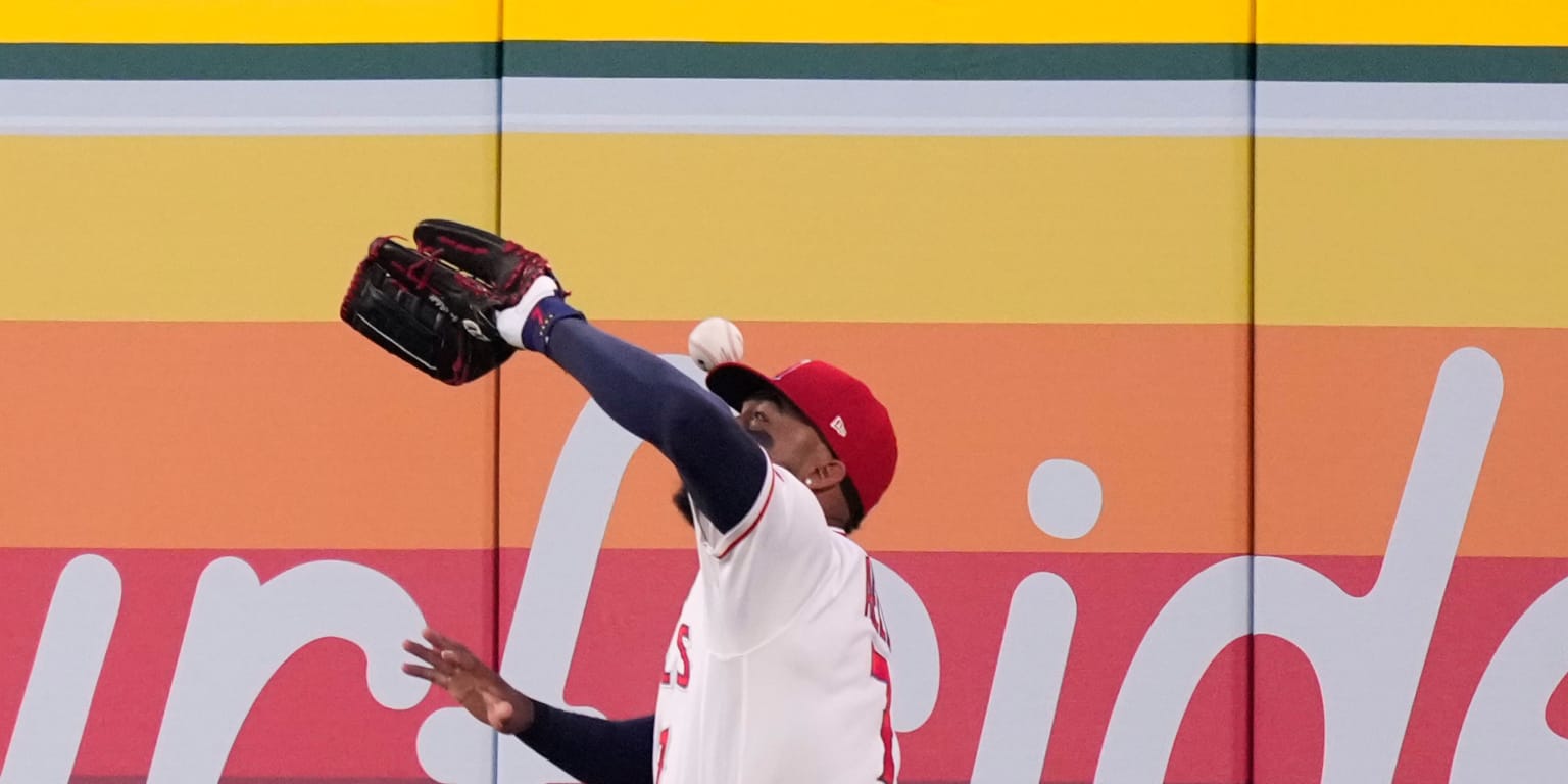 Angels on unfortunate end of odd defensive play reminiscent of Canseco