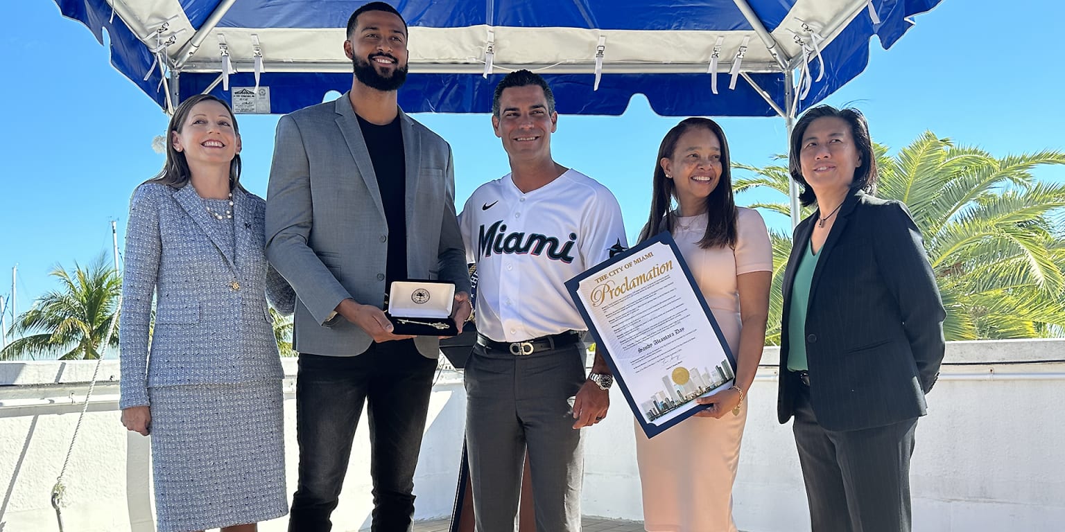 Sandy Alcantara receives key to City of Miami