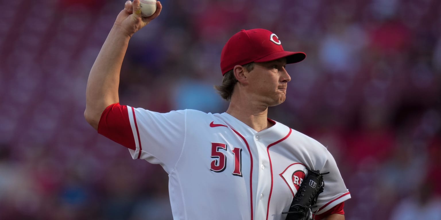 With roster largely intact, Reds earn WILD win in 1st game post-Deadline