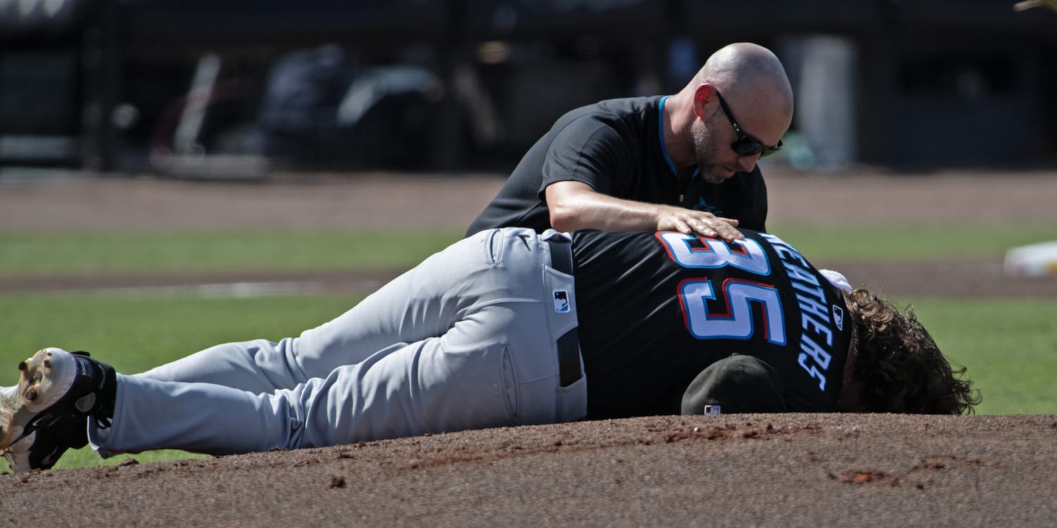 Weathers appears OK after being hit on head by errant throw in 1st