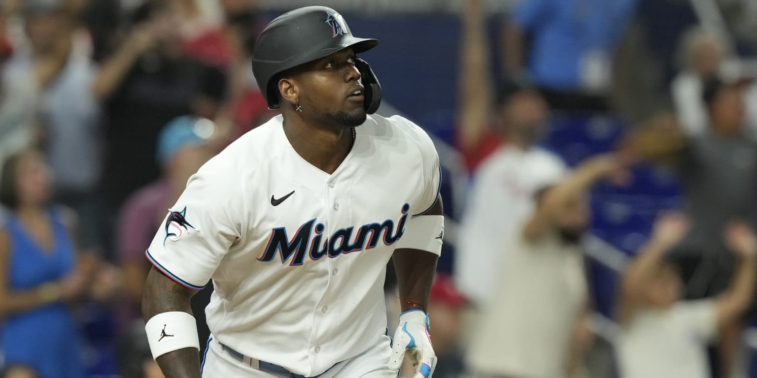 What should the Miami Marlins do with Jorge Soler?
