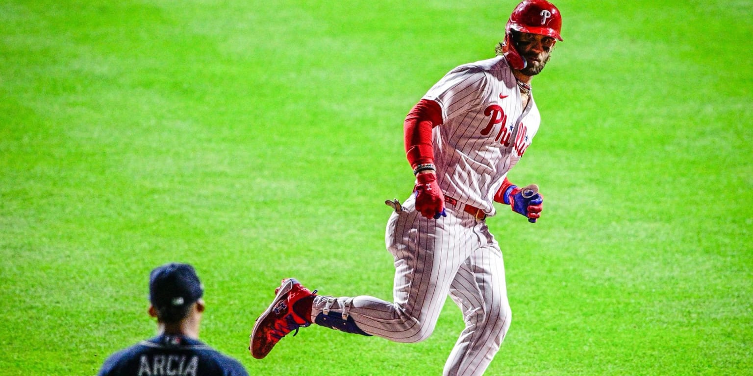 Bryce Harper shines as Phillies aim for second straight World Series