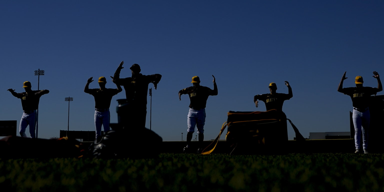 Padres begin Spring Training with rebound in mind