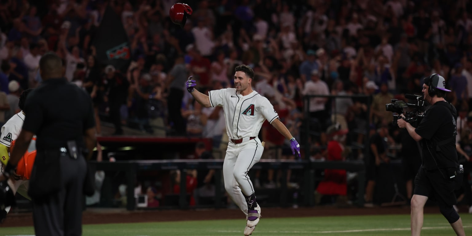 Waldschmidt completes D-backs' 5-run comeback over Cubs with pinch-homer