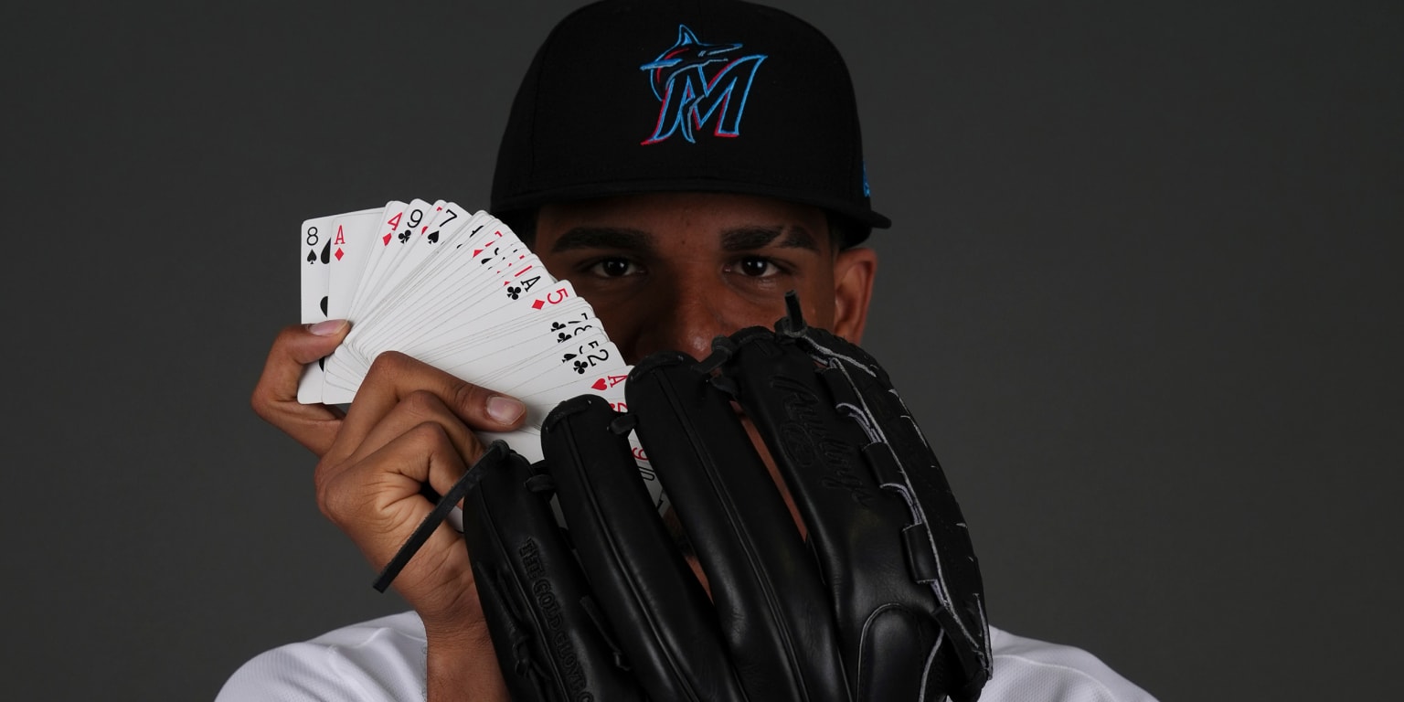 'La Cabra Maga' makes cards, baseballs disappear