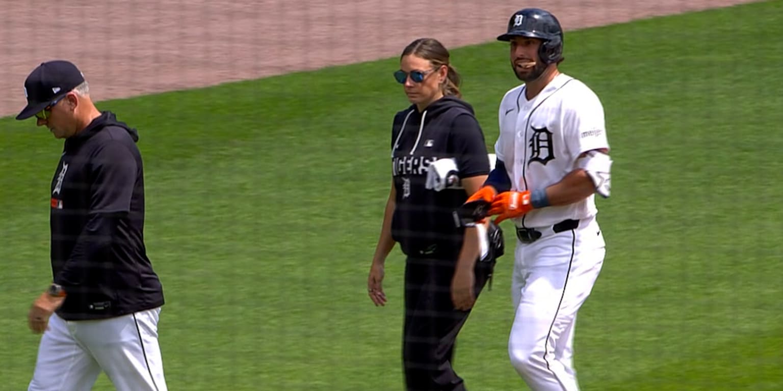 Vierling exits with apparent injury after legging out triple