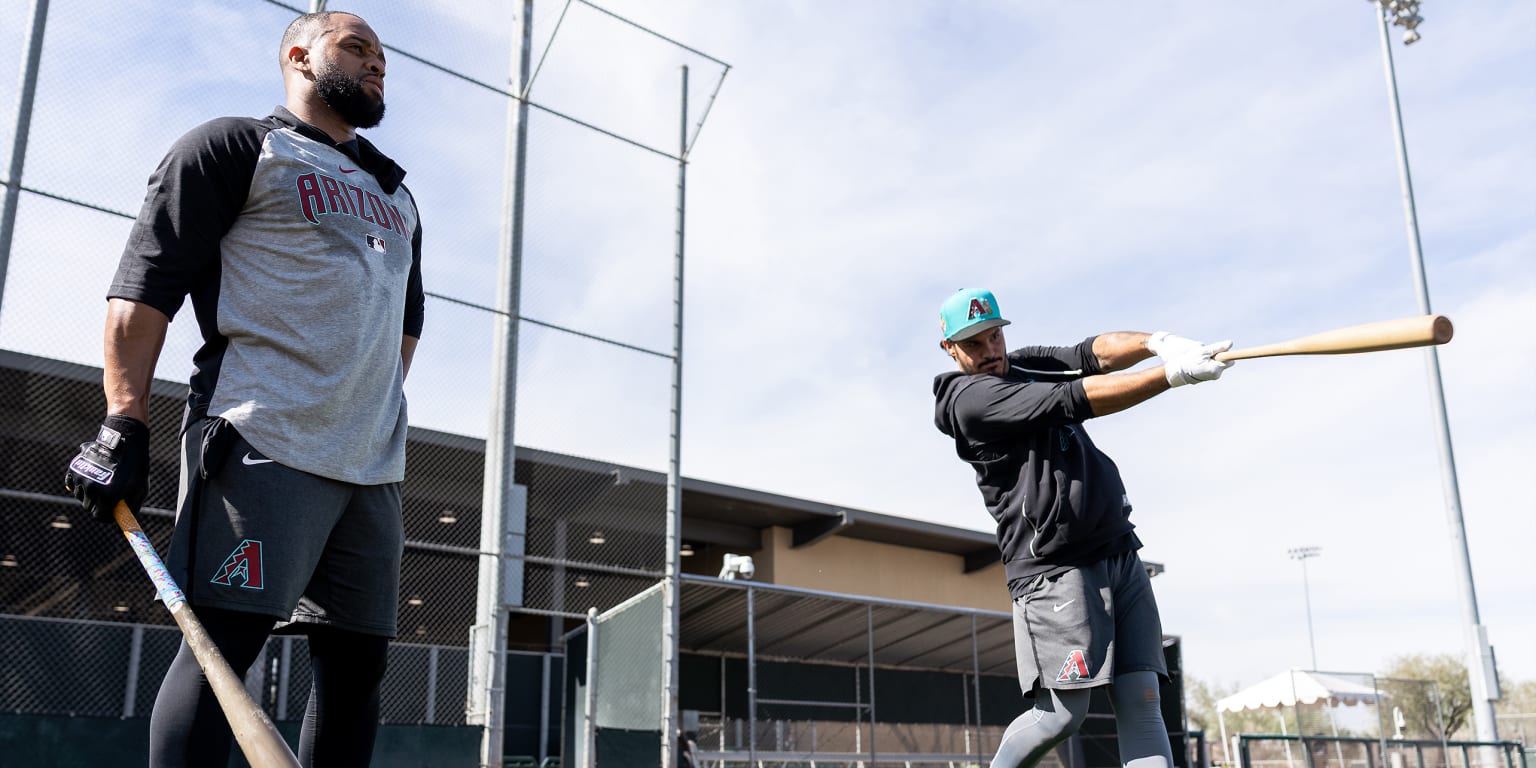 Santana's arrival signals emphasis on defense as D-backs open Spring Training