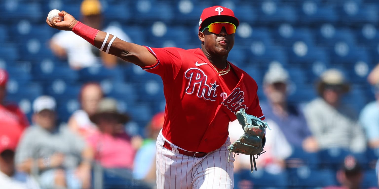 Quick-thinking prospect tosses glove for an out