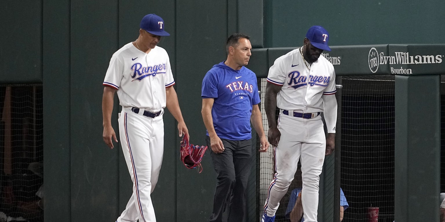 Adolis García leaves Rangers-Astros with right knee discomfort