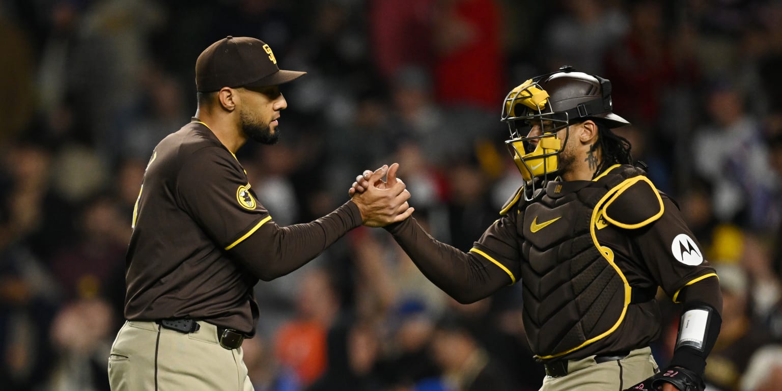 Robert Suarez earns five-out save vs. Cubs