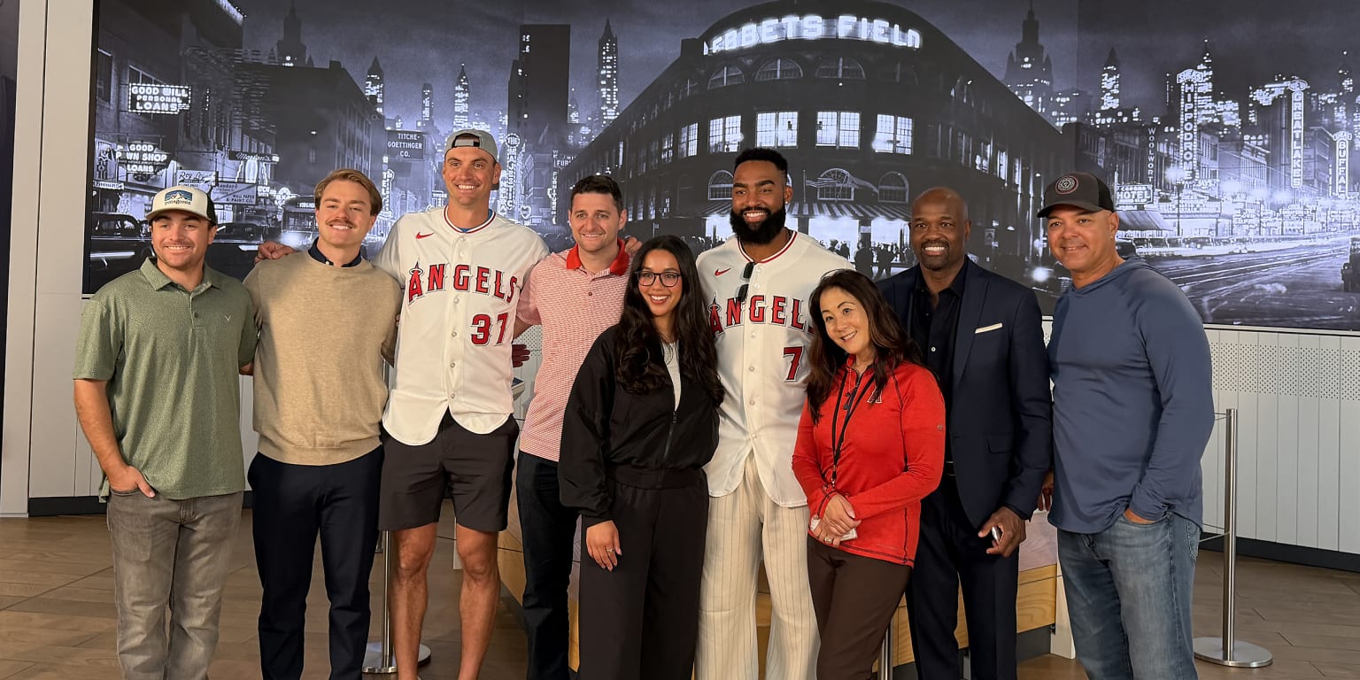 Adell, Suter awestruck by Jackie's legacy, impact on museum tour