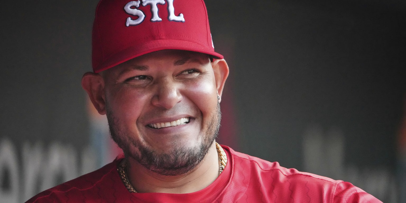 Cards legend Yadi returning to help mentor club's catchers