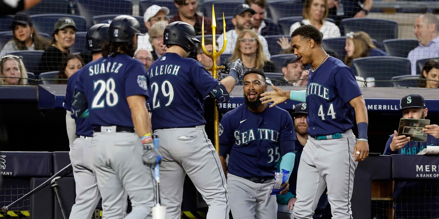 Cal Raleigh's RBI single in 10th inning gives Mariners 1-0 win over Yankees  - ABC7 New York