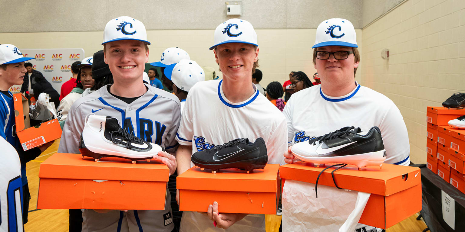 'It means a lot to me': Greene holds equipment drive for Cincinnati area kids