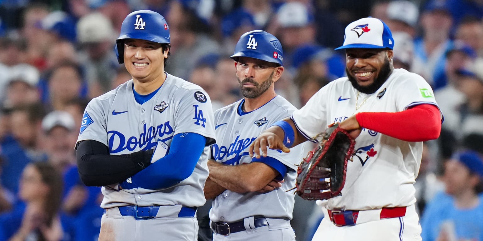 Ohtani barely beat Vladdy's pickoff attempt — and they both knew it Ohtani barely beat Vladdy's pickoff attempt — and they both knew it