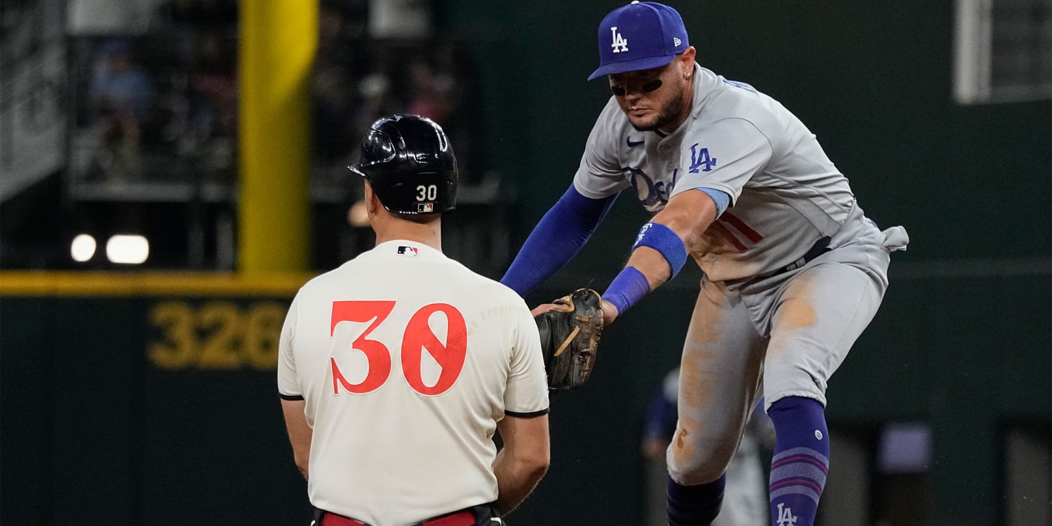 Rangers' six-game win streak snapped as bullpen struggles