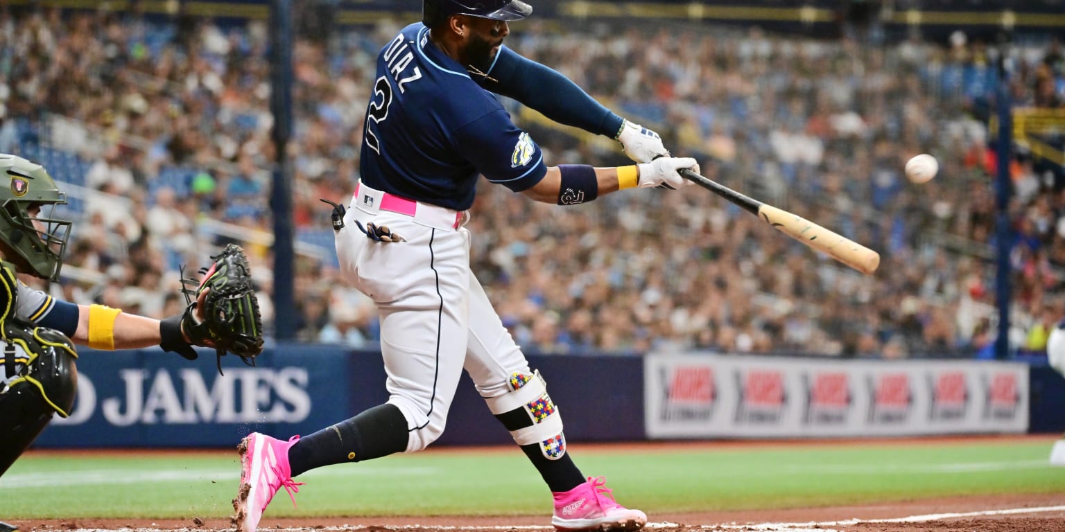 Díaz returns with 3-run blast to energy HR-happy Rays to collection win
