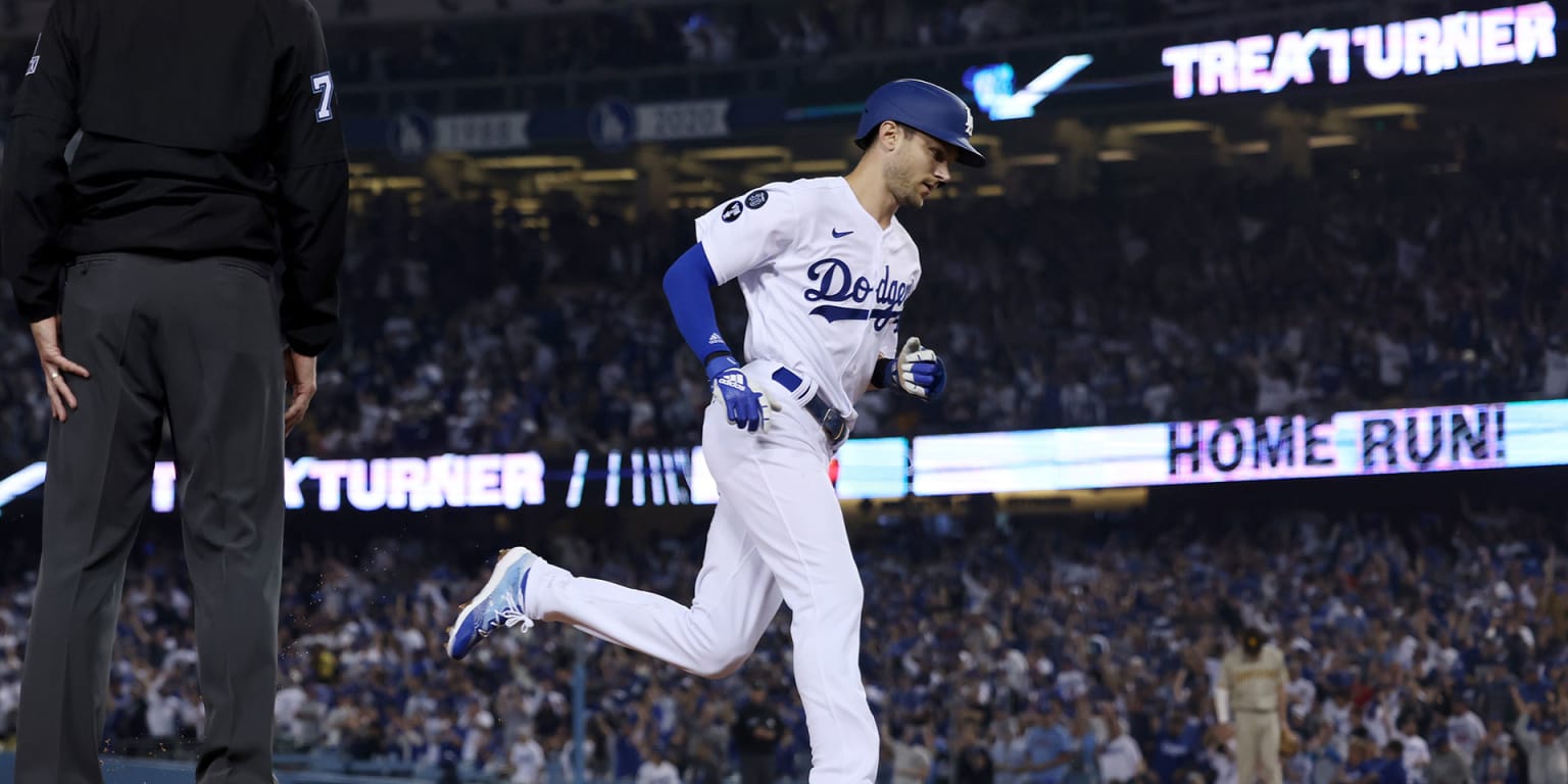 Dave Roberts on Trea Turner's Dodgers debut: 'He's a pretty