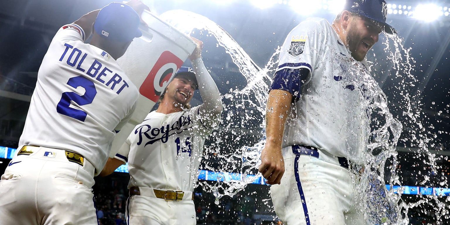 'Feels like MLB: The Show': Cameron's video-game-like streak continues