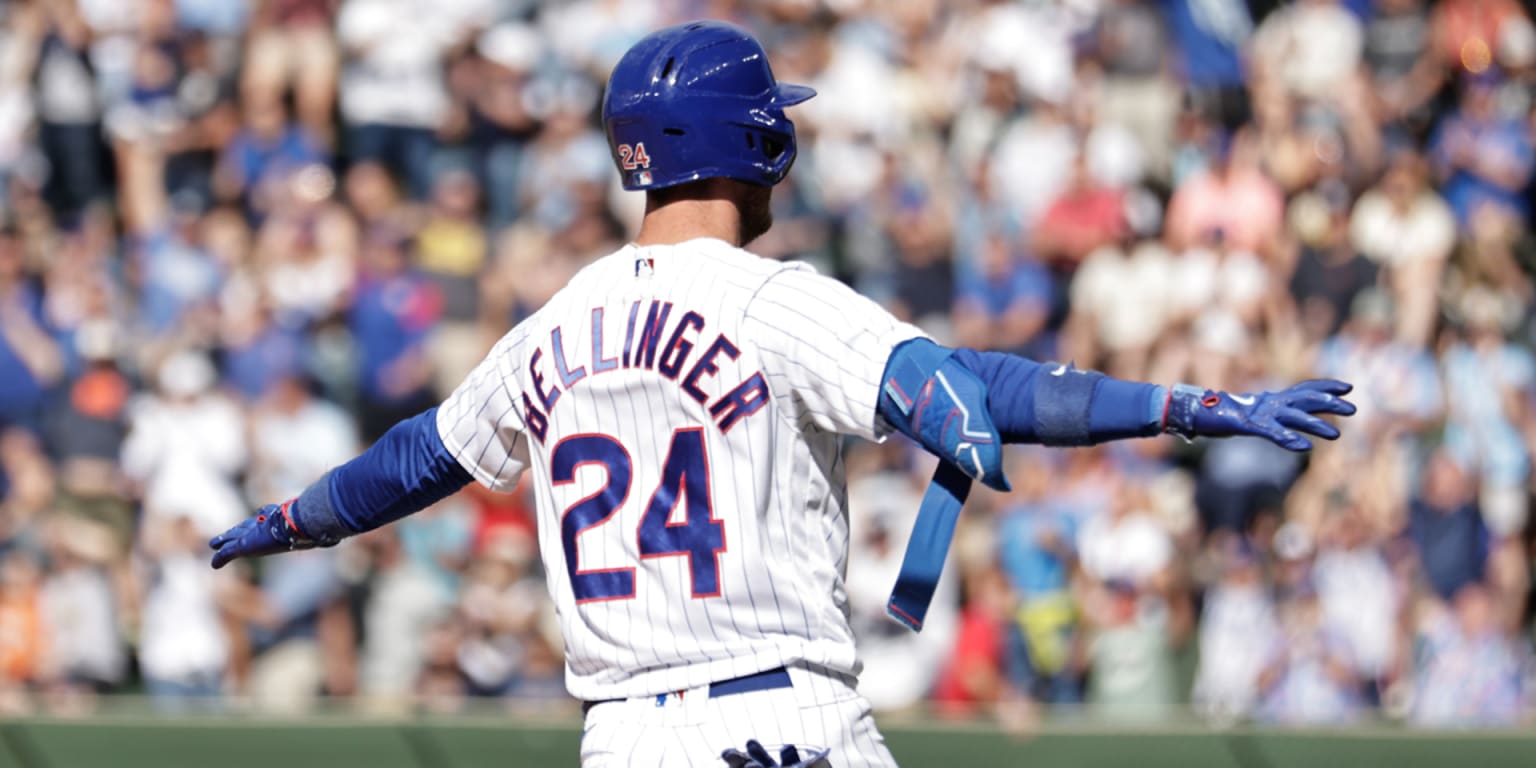 Cody Bellinger swinging away early in Cubs spring training
