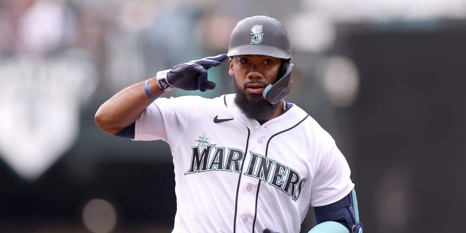 Mariners strand runners late in extra-inning loss to Nationals