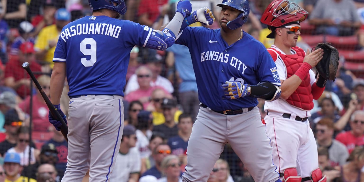 Perez's HR Off Holmes in 9th Leads Royals Over Yanks 8-6 - Bloomberg