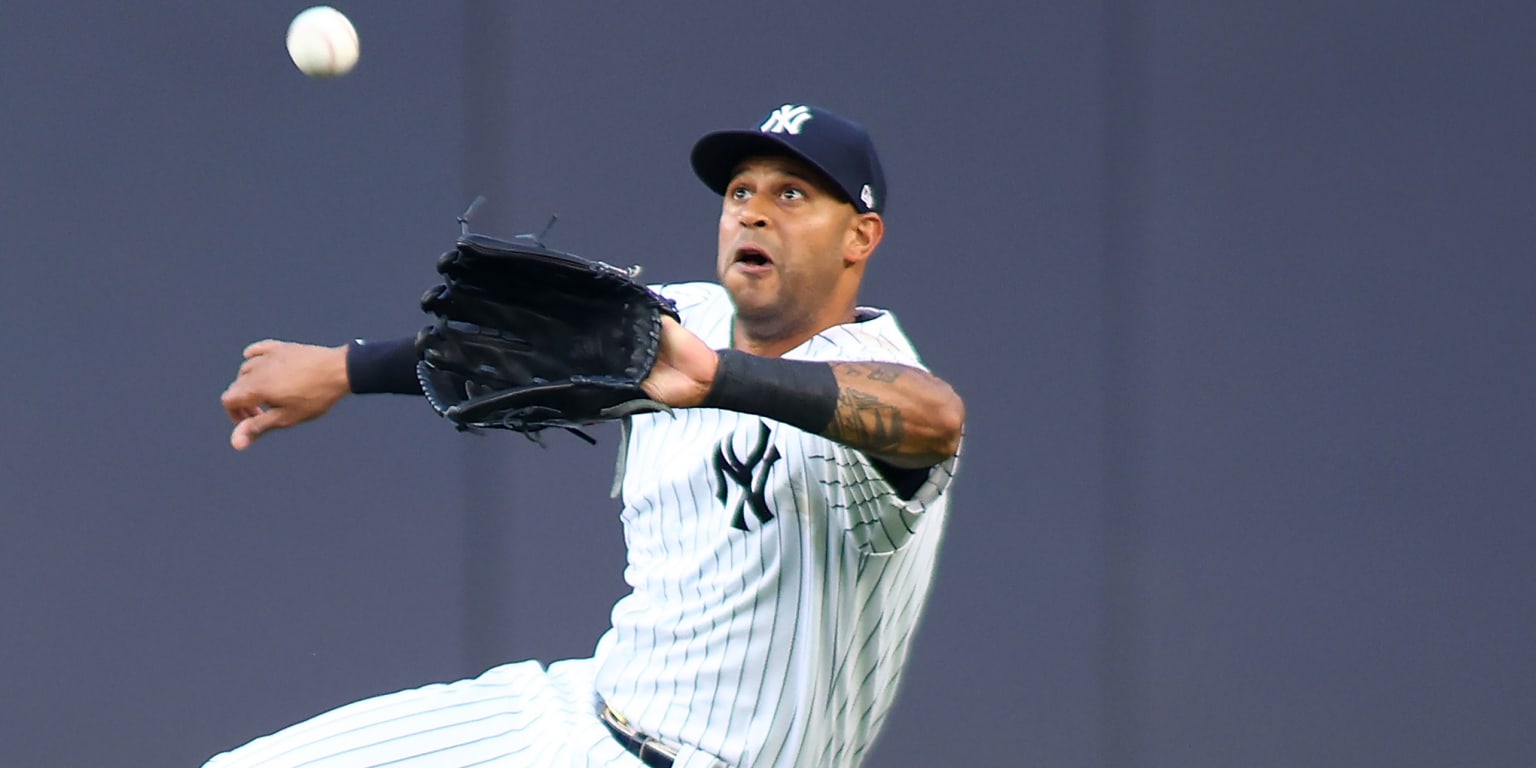 Baltimore, United States. 15th Apr, 2022. New York Yankees' Isiah Kiner- Falefa breaks his bat on a double play forcing Aaron Hicks out during the  second inning of a game at Camden Yards