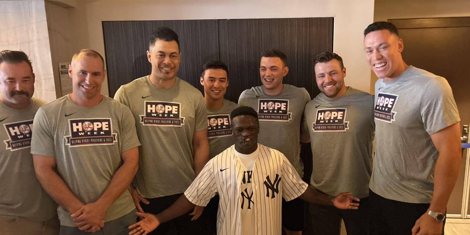 Chimp attack survivor turned HS wrestling star surprised by room full of Yankees