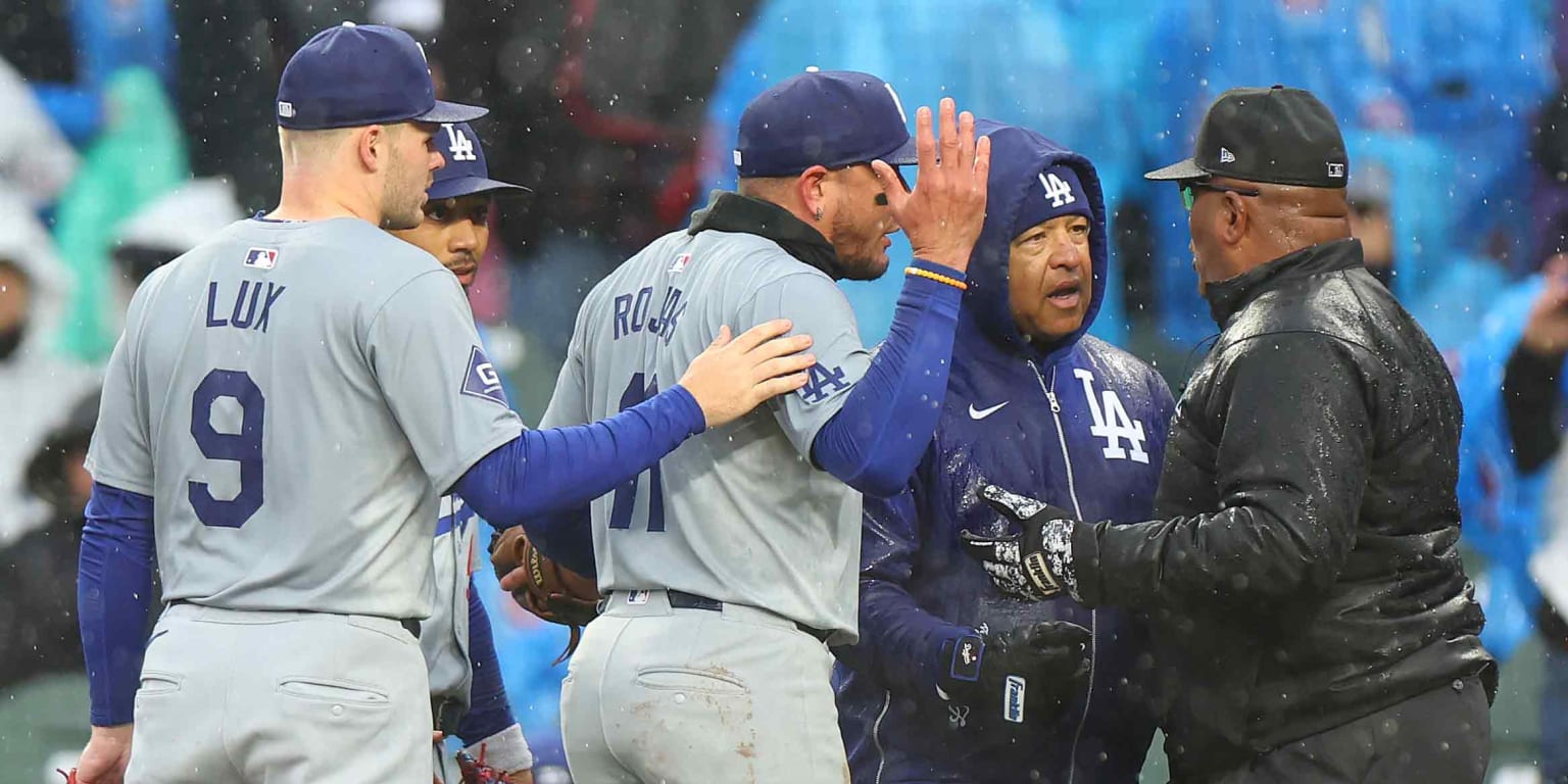 Dodgers commit three errors in loss to Cubs