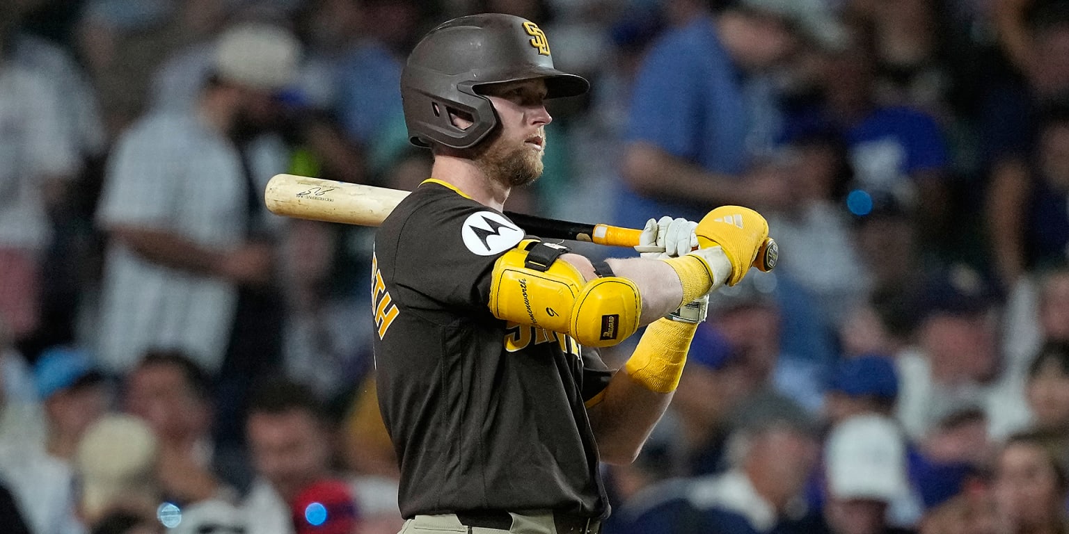 Padres get Cronenworth back from concussion at important time
