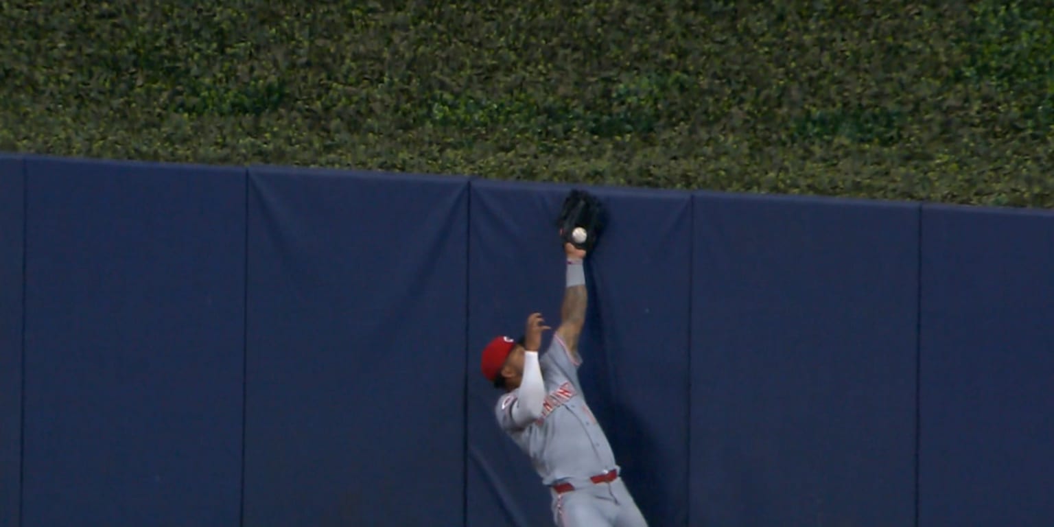 Exactly 1 year later, Myers duplicates crazy catch to rob former team