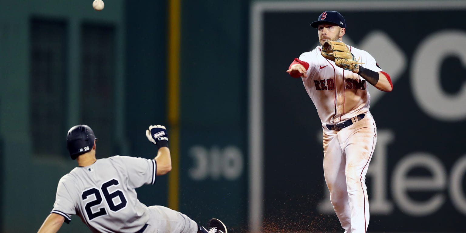 Trevor Story injury: Boston Red Sox second baseman leaves game with right  hand contusion after being hit with pitch 