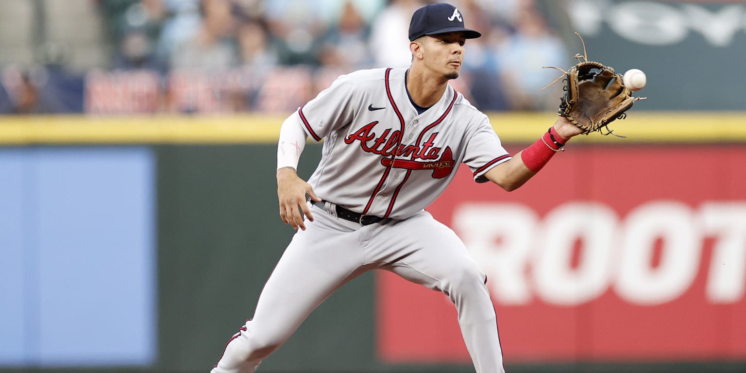 Atlanta Braves News Now - Why does Dansby #Swanson wear his glove on his  head?