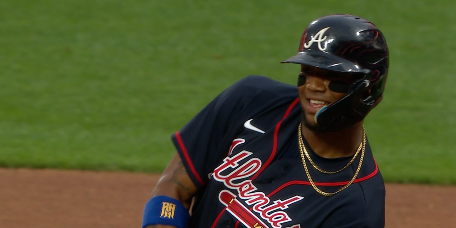 Acuña returns from IL, sparks Braves in first AB