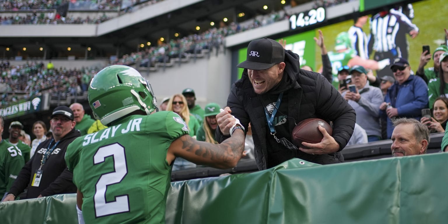 Mike Trout gets souvenir football at Eagles game