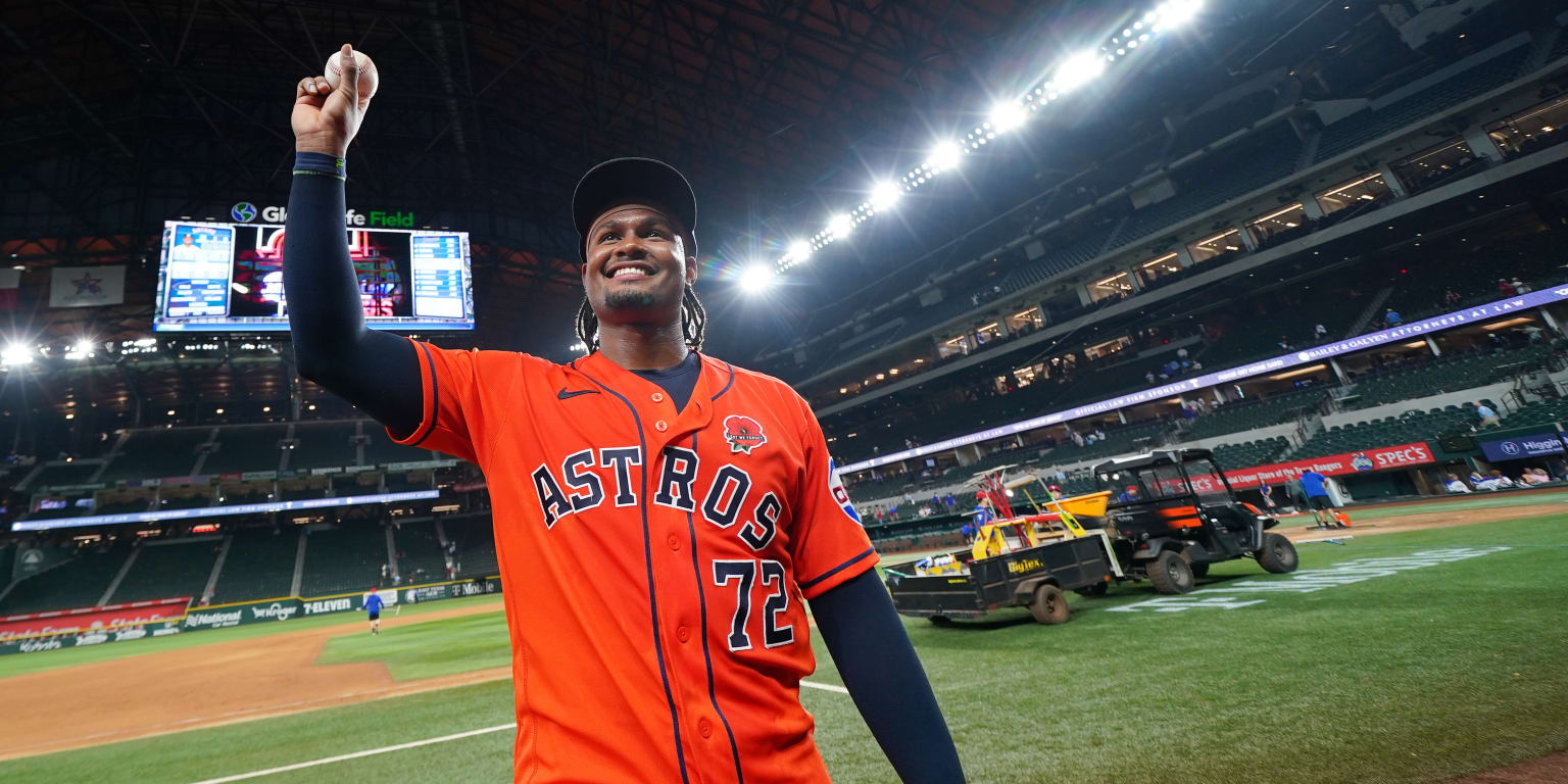 A holly jolly debut! Santa helps deliver no-no in historic first foray 