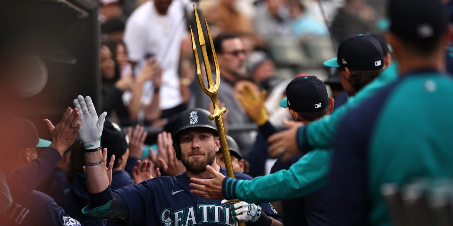 Raley posts MLB's first 7-RBI game of '26 as Mariners roll
