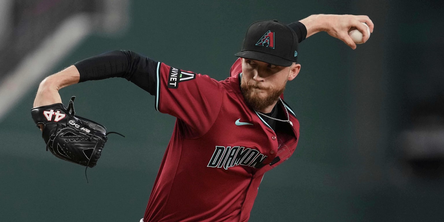 Phils add lefty Backhus in trade with D-backs for OF prospect