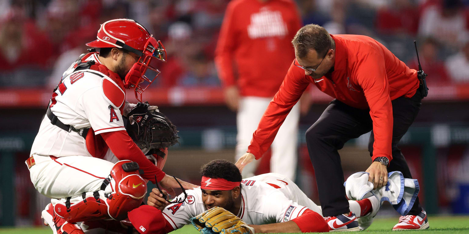 Angels' Ureña exits after taking 102.6 mph liner off leg