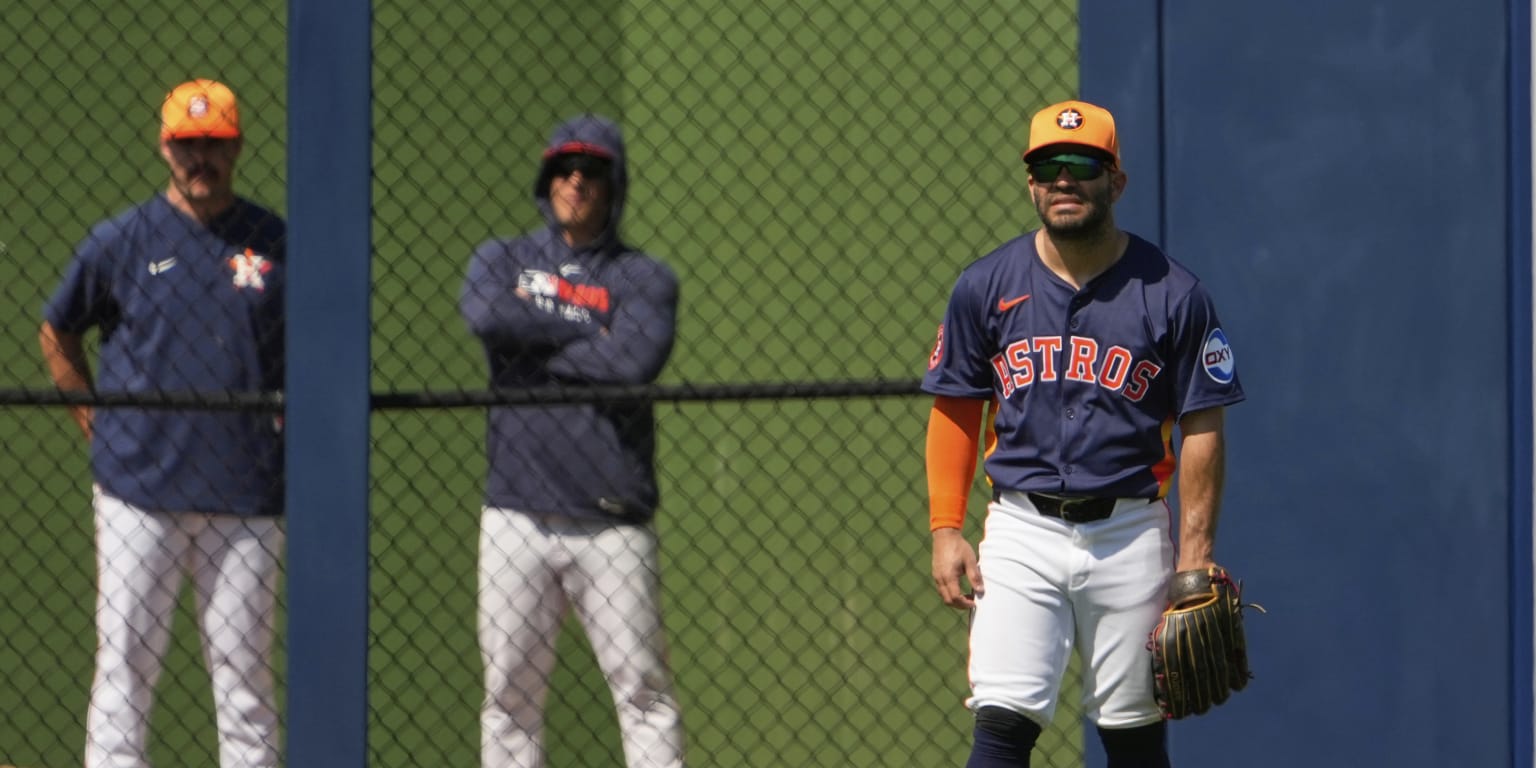 Jose Altuve makes debut in left field in Astros Spring Training