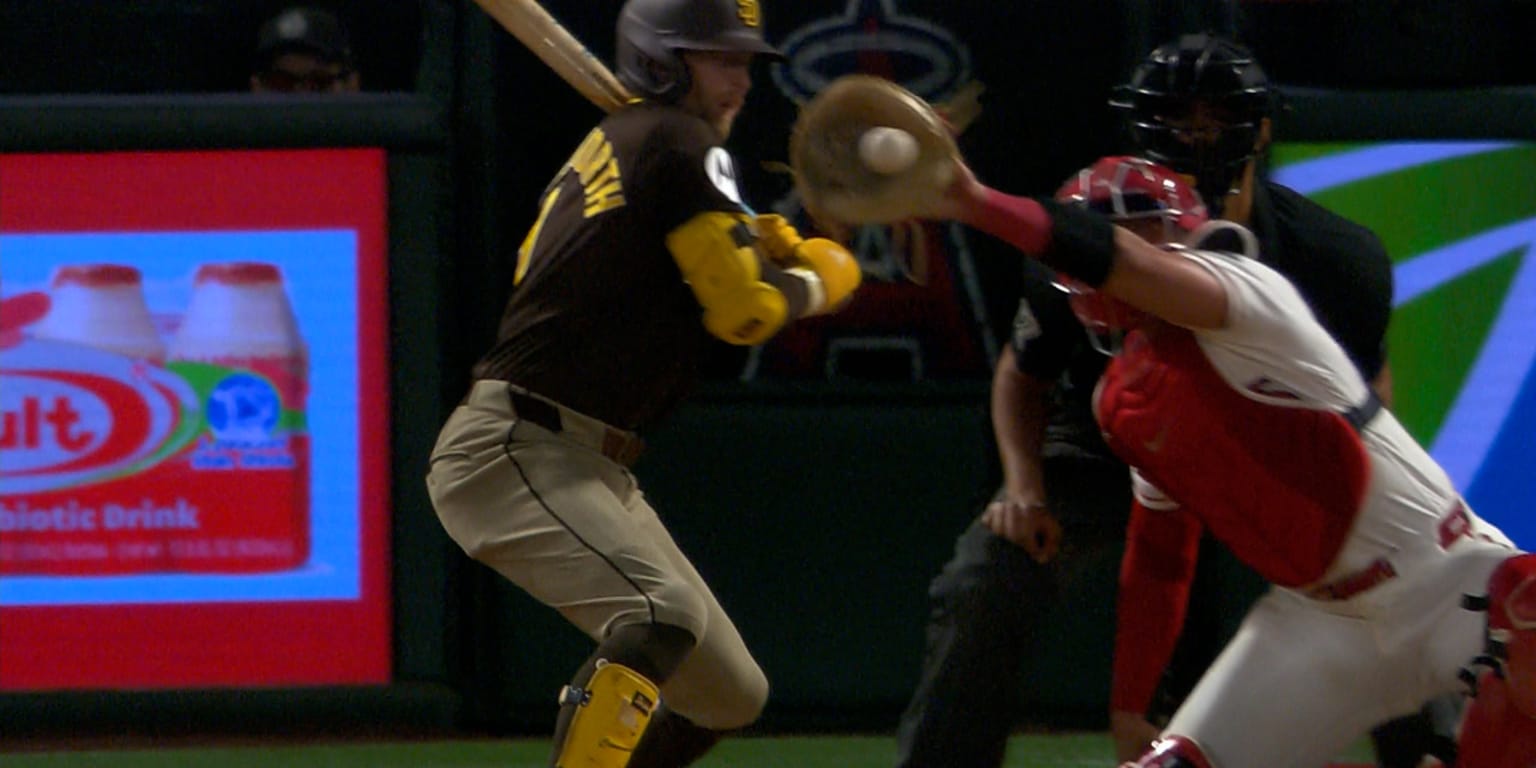 Cronenworth takes 97 mph off the chin ... and stays in!