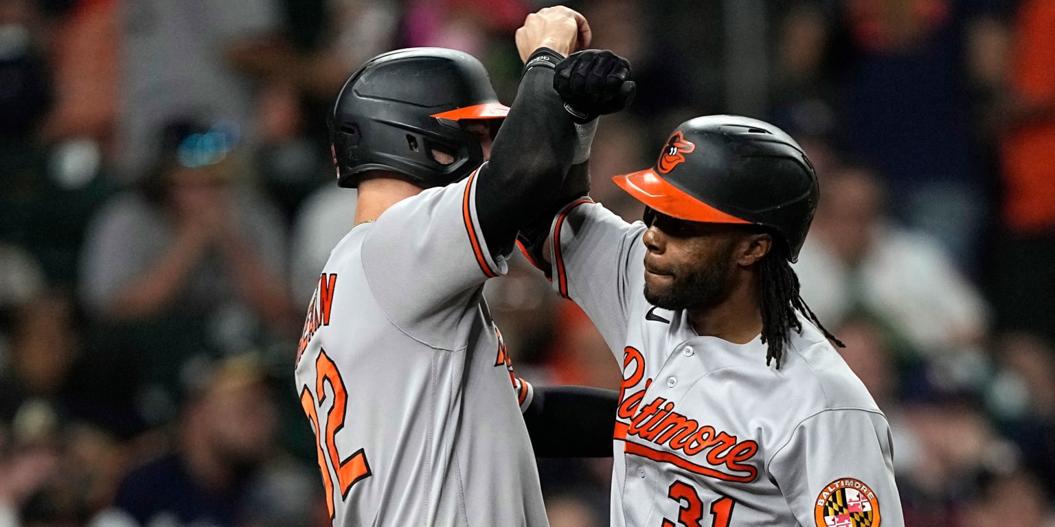 Con jonrón de 3 carrera de Mullins, Orioles remontan para vencer a Astros