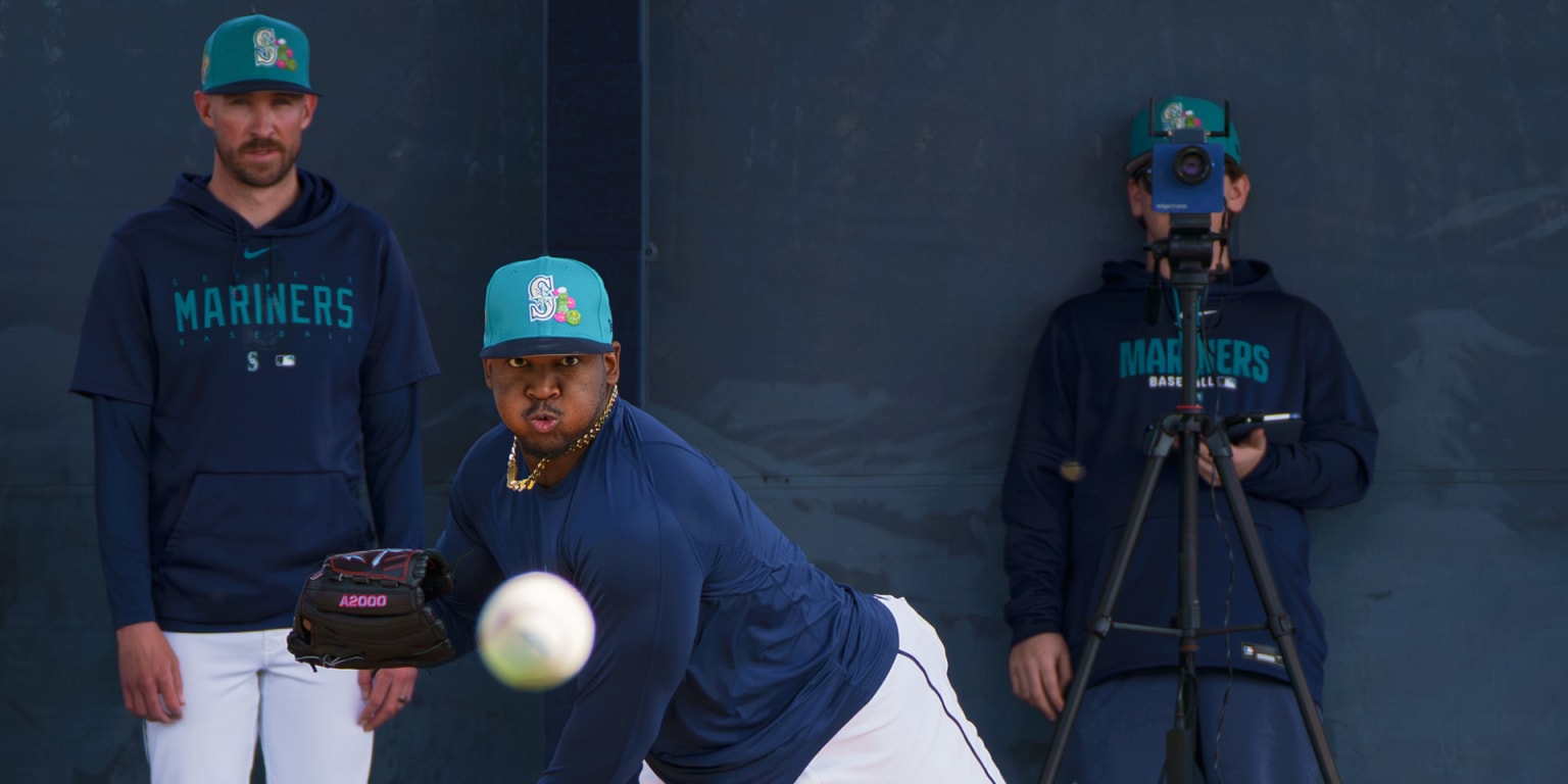 Jose A. Ferrer gives Mariners second left-handed reliever option