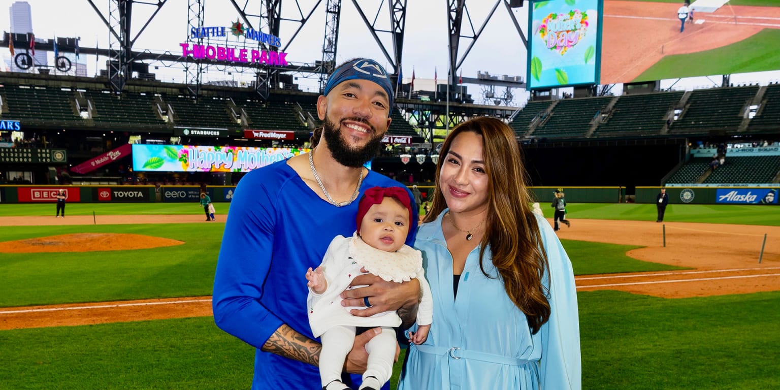 J.P. Crawford celebrates first Father's Day as a dad