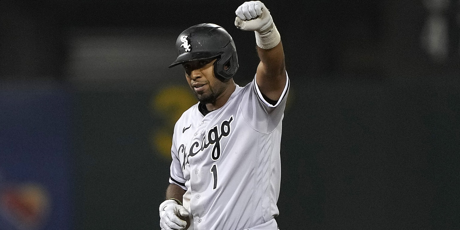 Andrus' 2-run double caps 5-run 9th, White Sox beat A's 5-3