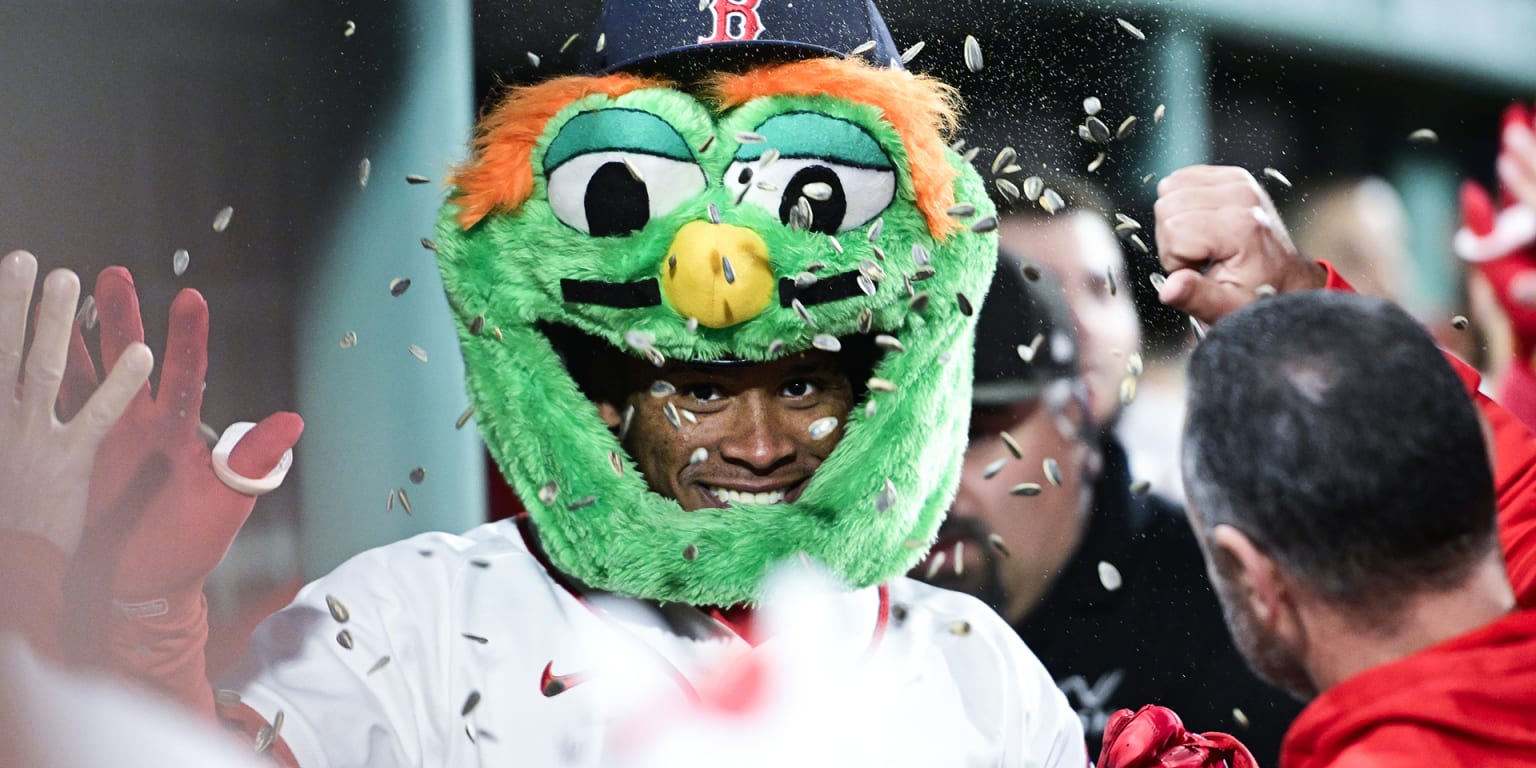 Rafaela's pinch-hit, two-run blast sends Red Sox to big win at Fenway