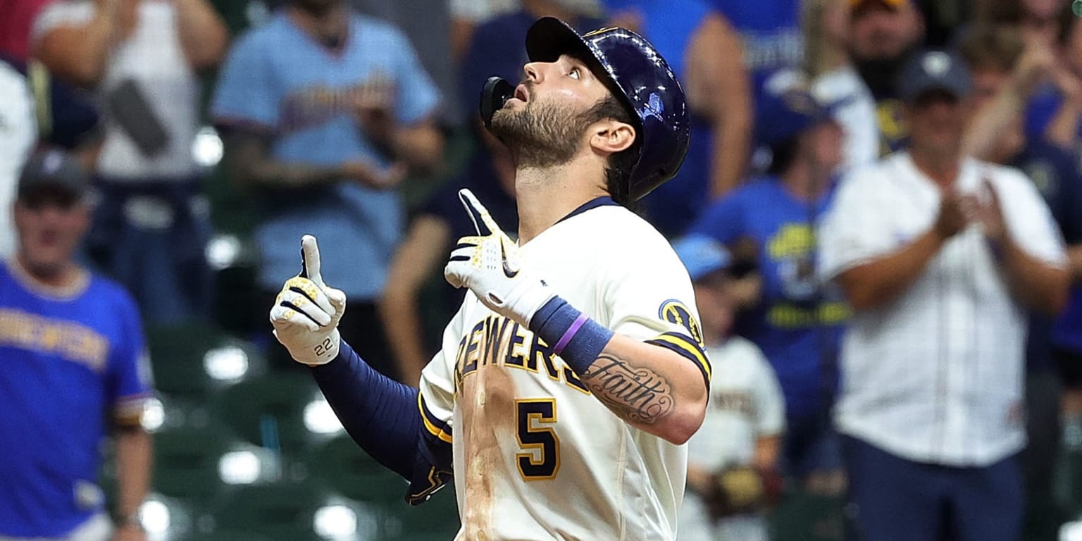 Milwaukee, United States. 01st Oct, 2023. Milwaukee Brewers center fielder Garrett  Mitchell hits a RBI sacrifice fly ball against the Chicago Cubs in the  first inning of their baseball game at American