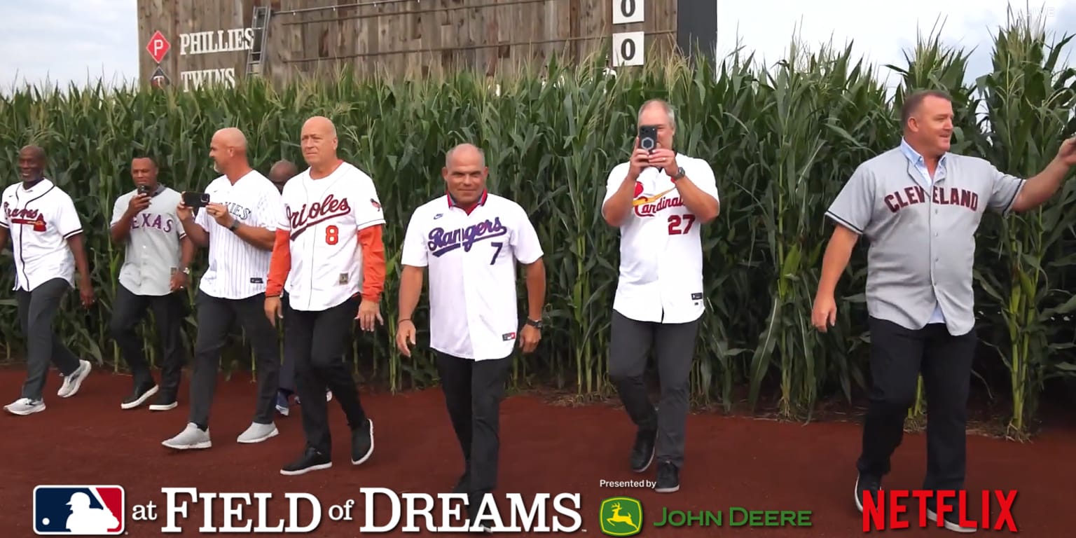 Hall of Famers of all stripes open Field of Dreams Game festivities