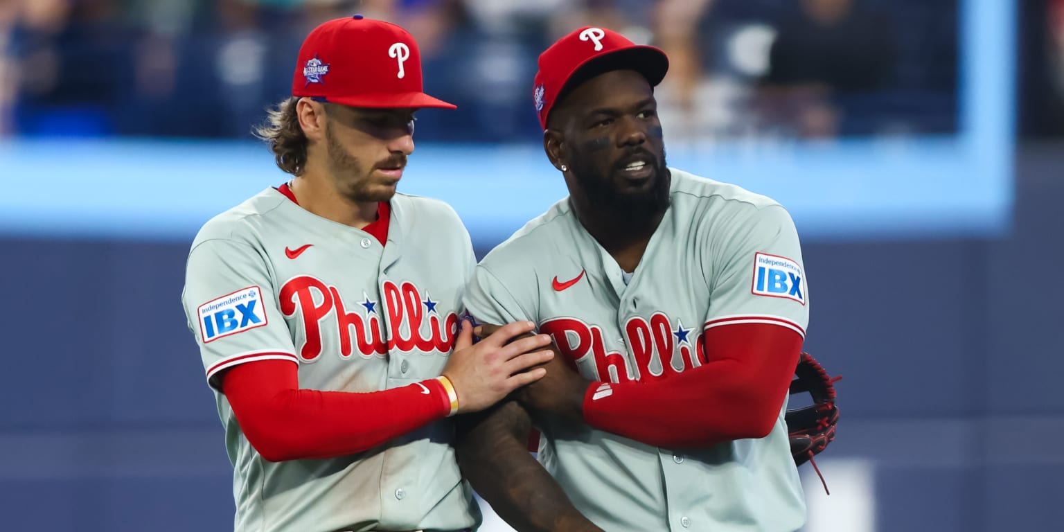 García exits with pulled shoulder muscle after attempting out at home plate